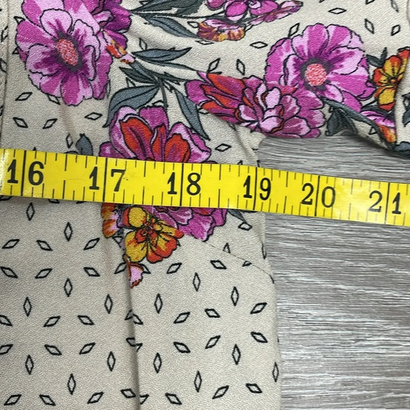 Urban Romantics Floral Tiered 3/4 Bell Sleeve Blouse L - Picture 8 of 16